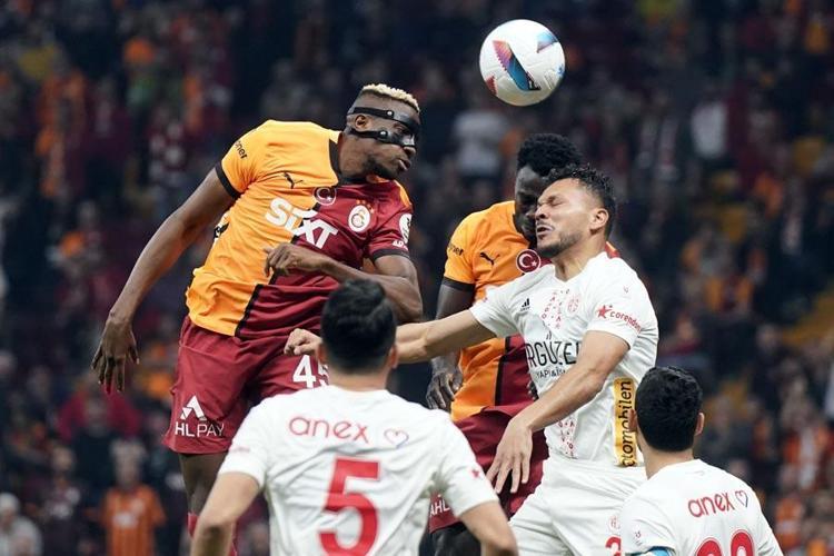 Galatasaray Antalyaspor maçında gol yağmuru Aslan 3 puanı 4 golle aldı