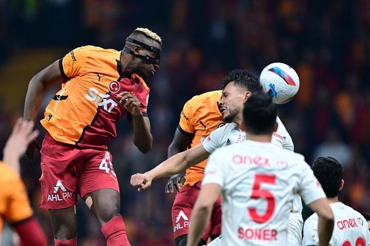 Galatasaray Antalyaspor maçında gol yağmuru Aslan 3 puanı 4 golle aldı