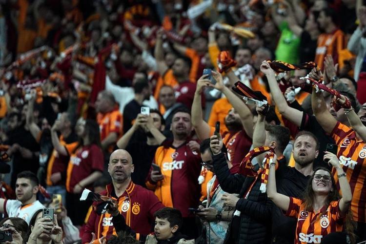 Galatasaray Antalyaspor maçında gol yağmuru Aslan 3 puanı 4 golle aldı