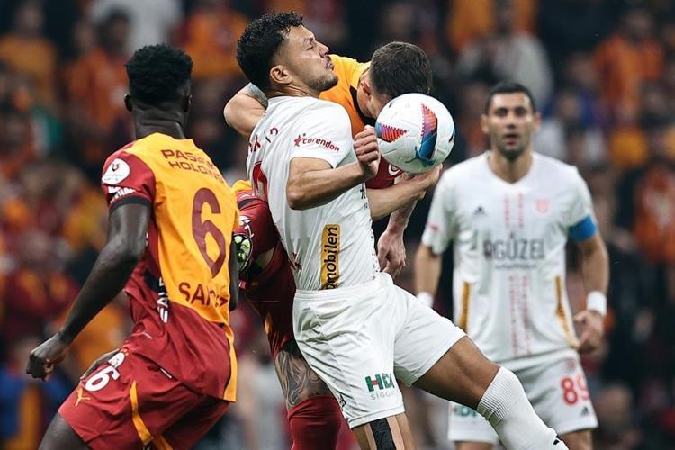 Galatasaray Antalyaspor maçında gol yağmuru Aslan 3 puanı 4 golle aldı