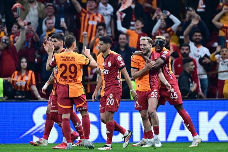 GARDINI DÜŞÜRDÜ