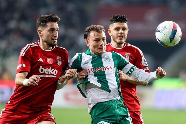 Konyaspor Beşiktaş maçında tarihi skor Konyada Kartala büyük şok: 9 kişiye karşı ilk yenilgi