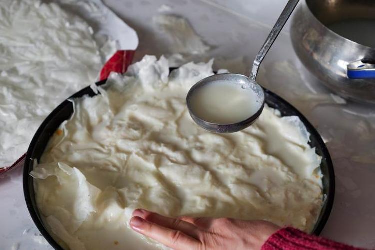Hamursuz yufkasız pratik börek tarifi 5 dakikada hazır oluyor, çıtır çıtır resmen ağızda dağılıyor