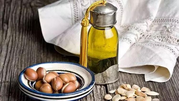 DOĞAL NEMLENDİRİCİ: ARGAN YAĞI
