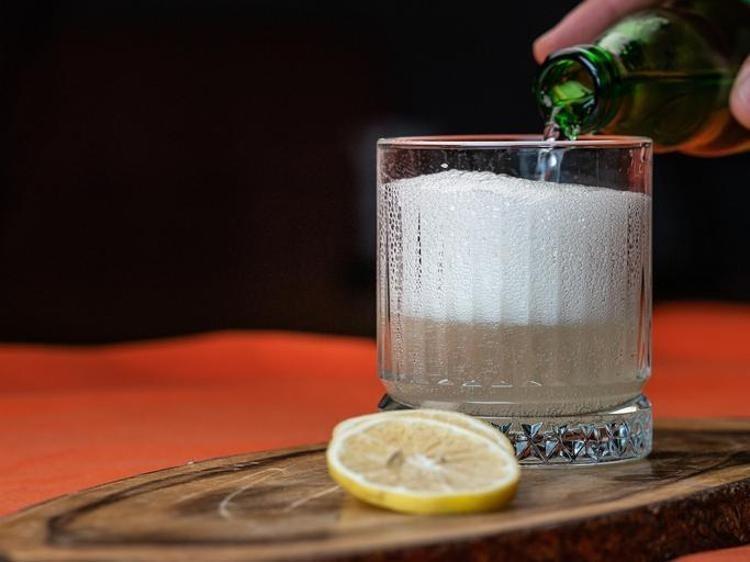 Maden suyunun içine ekleyip 1 bardak için: Bel basen ve göbeği mum gibi eritip 34 bedene düşürüyor 90-60-90 vücut ölçülerine kavuşturuyor