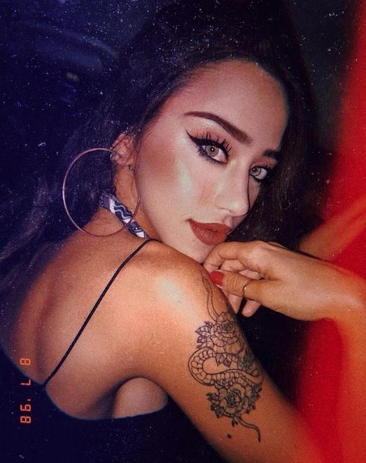 Survivora veda eden Zeynep Alkan’dan Bali’de yılanlarla cesur paylaşım