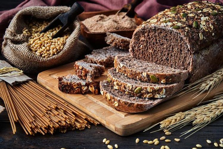 TAM BUĞDAY EKMEĞİ: DAHA FAZLA BESİN DEĞERİ VE DAHA AZ İŞLENMİŞ İÇERİK
