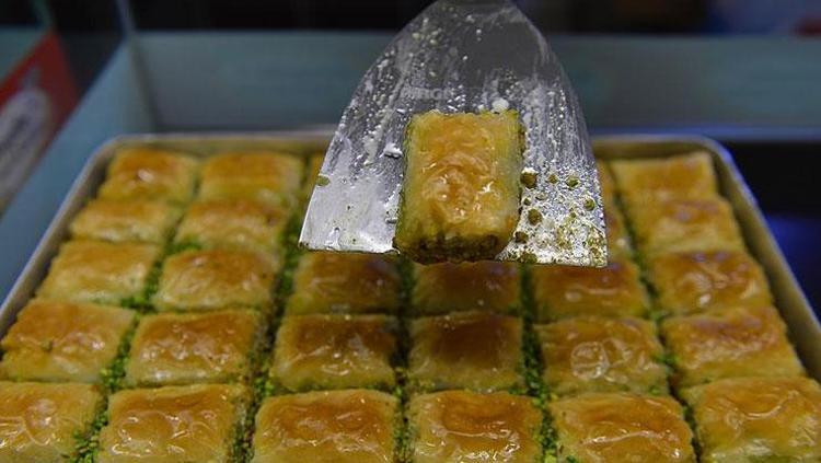 EVDE BAYRAM BAKLAVASI YAPMAK