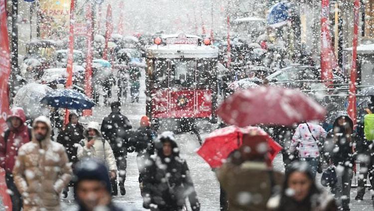 Kar yağışları İstanbula geri döndü Yaz havası gitti dondurucu soğuklar geldi