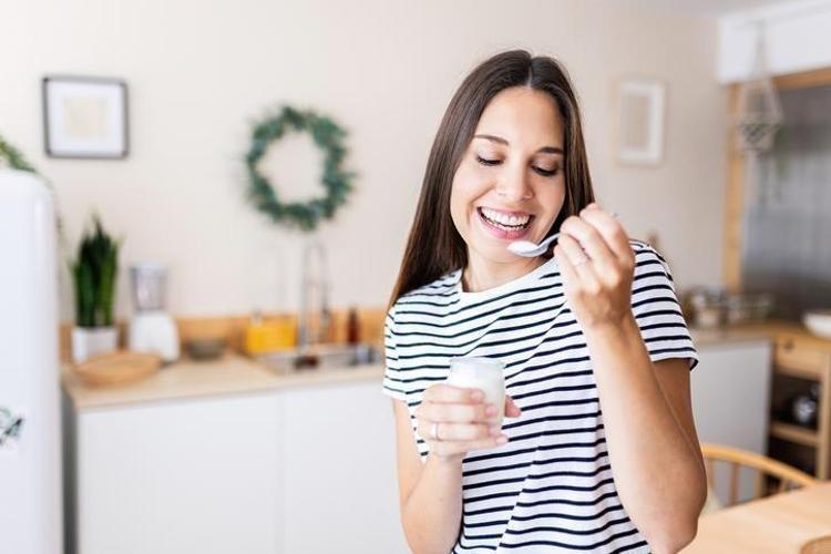 Bel, basen ve göbekte biriken direnç yağlarını mum gibi eritiyor 90-60-90 beden ölçülerine kavuşturuyor, aç karnına 1 kaşık yemek yetiyor