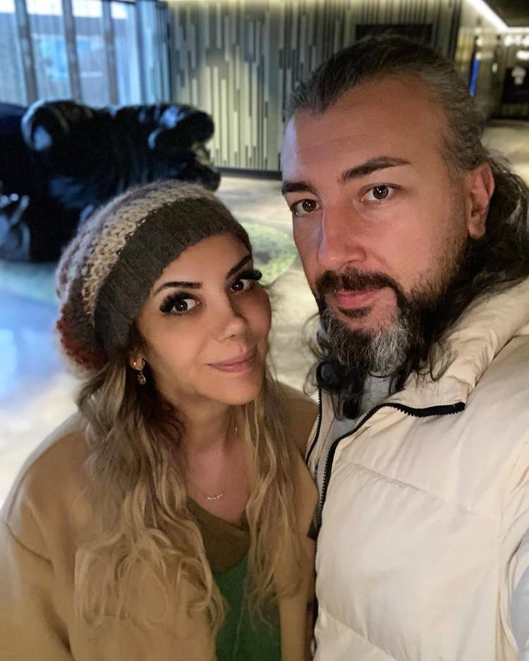 EŞİ GÖZYAŞLARINA BOĞULDU