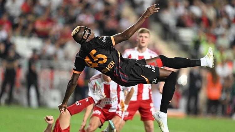 MANCHESTER UNITED TEKRAR DEVREDE