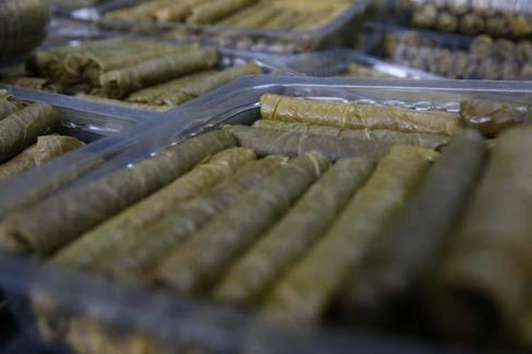 Tokatlı kadınlar yapıyor, Avrupaya kilo kilo satılıyor Bayram öncesi 6 tonluk yoğun mesai başladı, meğer püf noktası buymuş