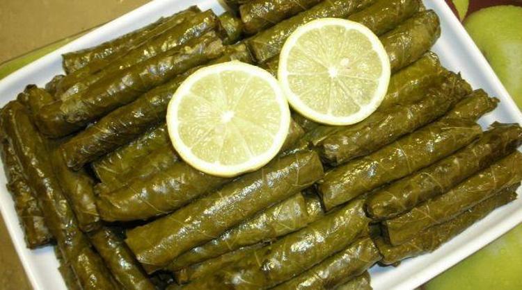 BAYRAMA ZEYTİNYAĞLI YAPRAK SARMA TARİFİ