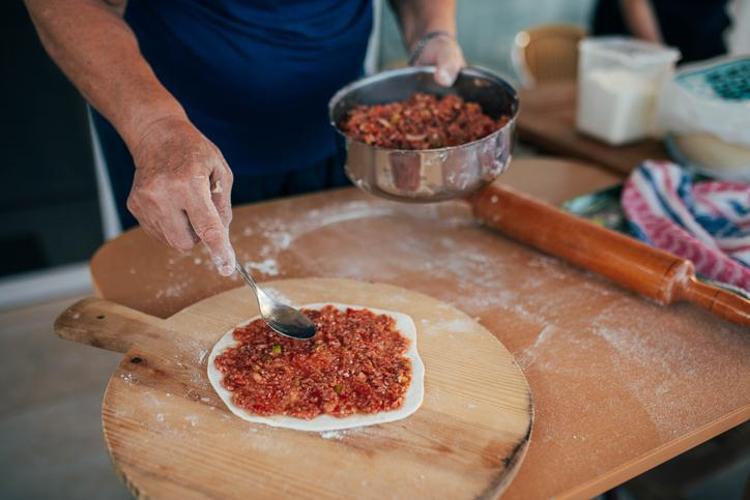 40 yıllık lahmacun ustası sırrını açıkladı Evde çıtır çıtır lahmacun nasıl yapılır Ekonomik lahmacun yapmak isteyenler denesin