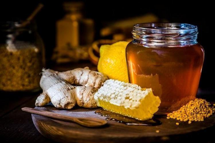 1 kaşık içen 10 yıl öksürmüyor Babaanne tarifi doğal öksürük şurubu : Öksürüğü, balgamı ve hırıltıyı bıçak gibi kesiyor, boğazdaki mikropların kökünü kazıyor