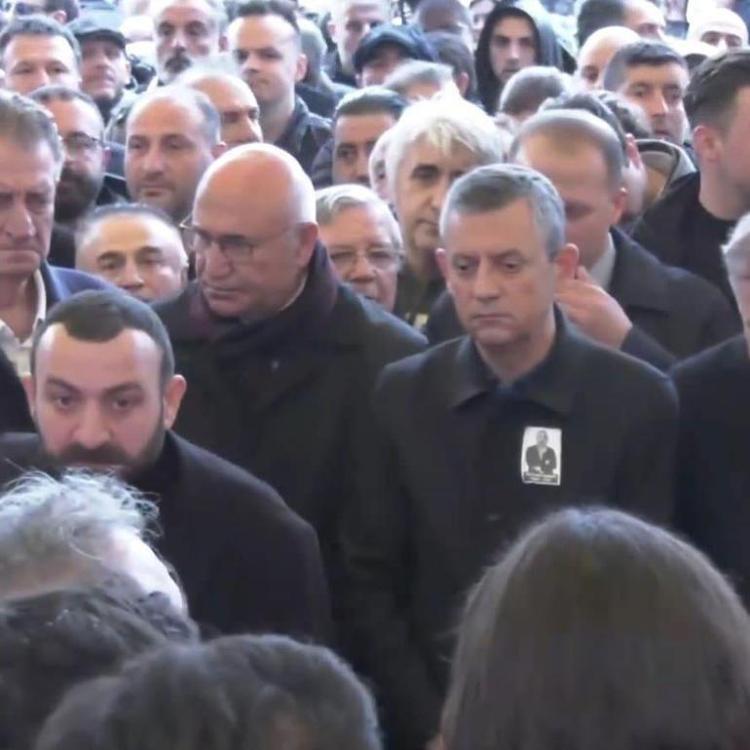 Güle güle Kuzeyin Oğlu Volkan Konakın eşi Selma Konak güçlükle ayakta durdu