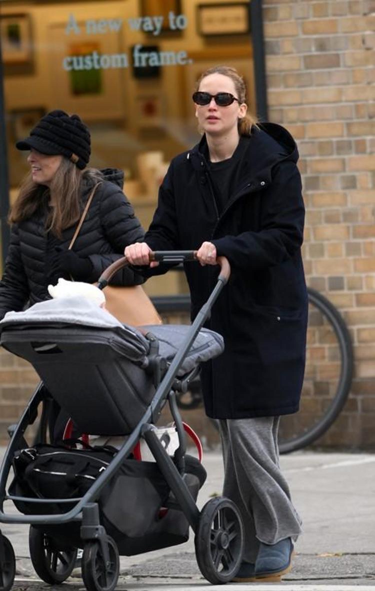 İkinci kez anne olan Jennifer Lawrence keşfedilme hikayesiyle gündemde