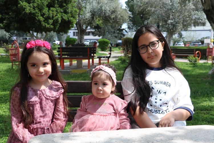 SMA’yı yendi, yürümeye başladı Mihra Helin ablaları ile kavuştu