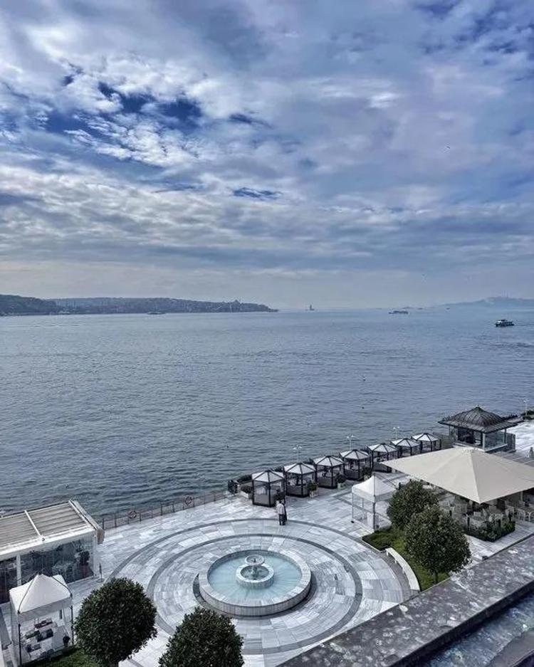 Hint dizilerinin yıldız oyuncusu İstanbulda Pozları sosyal medyada gündem oldu