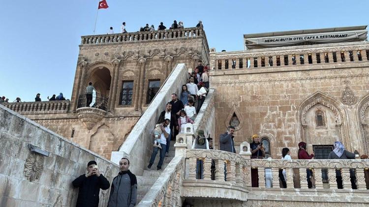 “DİZİNİN ÇEKİLDİĞİ KÖY YOĞUN İLGİ GÖRÜYOR”