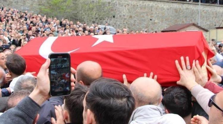 Volkan Konakın mezarı ziyaretçi akınına uğruyor En sevdiği çiçeği kabrinin en güzel yerinde