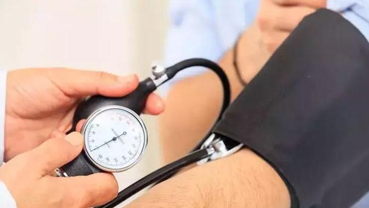 Uzmanı uyardı: Baş dönmesi ve göğüs bölgesinde sıkışma hissi ile belirti gösteriyor Kilolu bireylerde risk 2 kat daha fazla