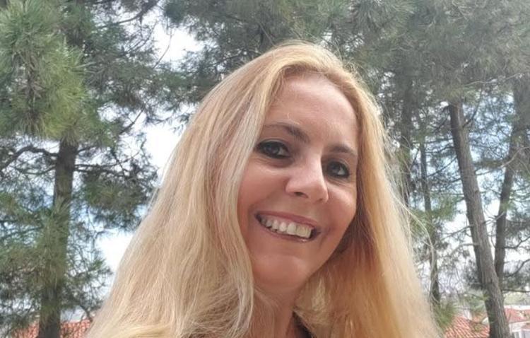 Hem doktor hem de opera sanatçısı Karin Bozkurt: Tıp bedeni müzik ise ruhu tamir ediyor
