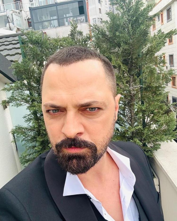 Ertan Sabanın eşi de kendisi gibi ünlü çıktı