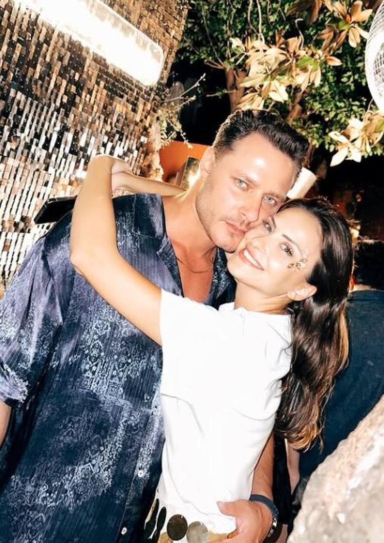 Doğum için gün sayıyorlar Burak Çelikin bebeğinin cinsiyeti belli oldu