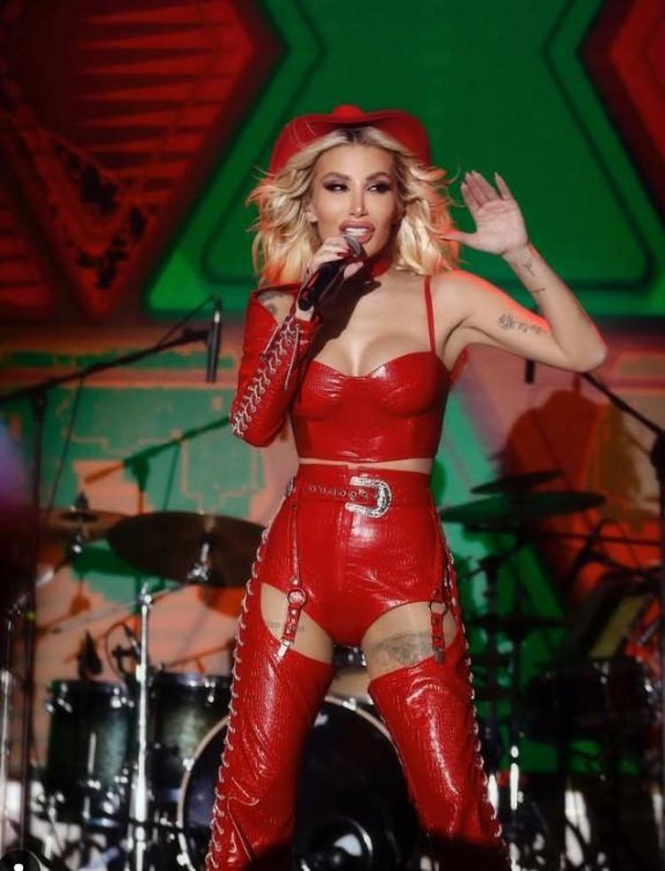 İrem Dericiden olay sözler Bülent Ersoy gibi genç severim