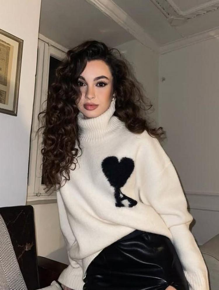 Oyuncu Su Burcu Yazgı Coşkun 20 yaşında Pozlarına beğeni yağdı