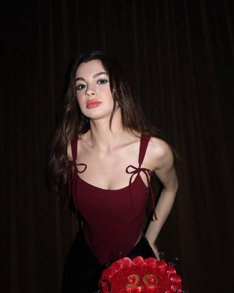 Oyuncu Su Burcu Yazgı Coşkun 20 yaşında Pozlarına beğeni yağdı