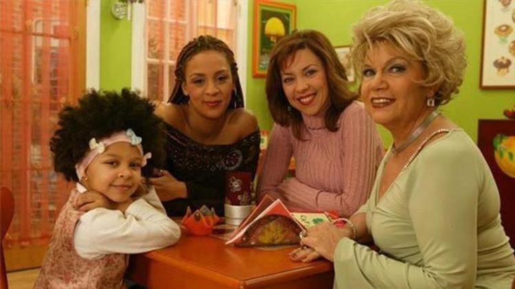 Sihirli Annem film oluyor Defne Joy Foster sürprizi duygulandırdı