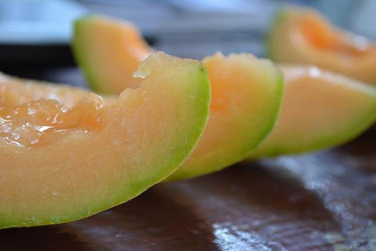 Suyunu bardak bardak içince bağırsakları harıl harıl çalıştırıyor Böbrekleri diyalizin pençesinden kurtarıp vitamin yüklüyor