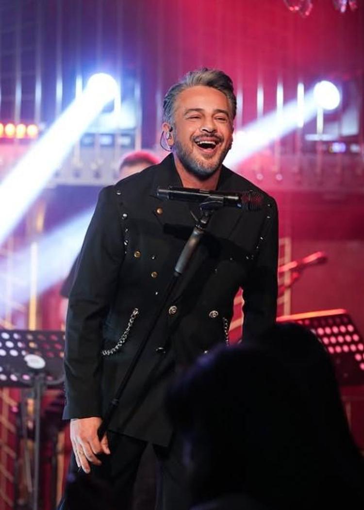 Yıllardır hayatında kimse yoktu Emre Altuğ ilişkisini ilan etti