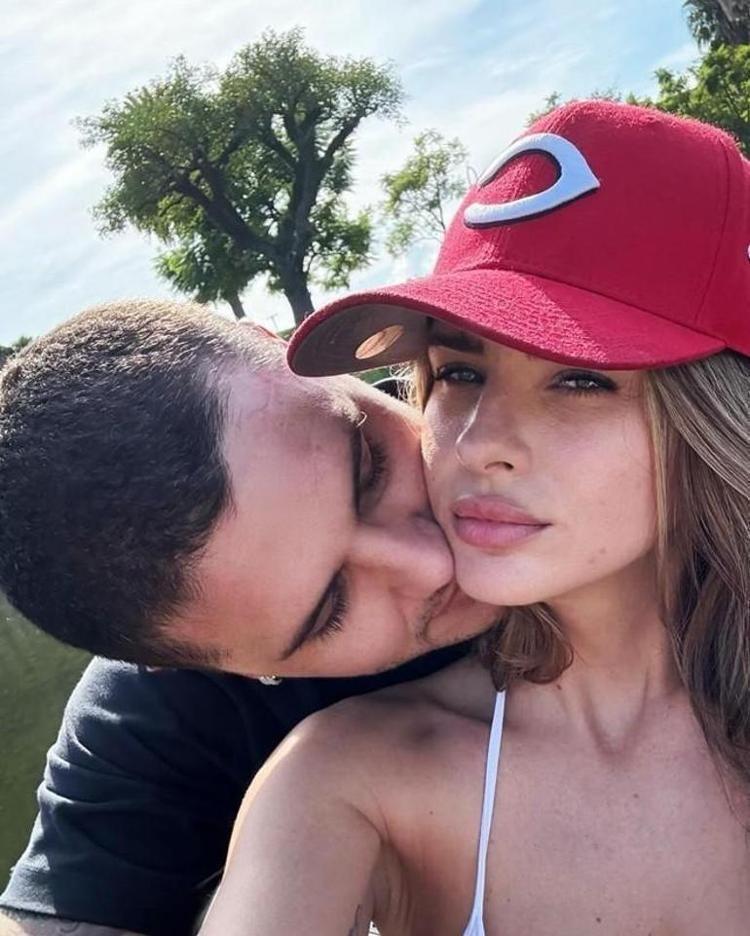 Icardi ve China Suarezden aşk dolu paylaşım Romantizm tam gaz, sevgilisinin kucağına atladı