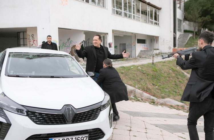 Arka Sokaklarda Hüsnü Başkomiser yol ayrımında
