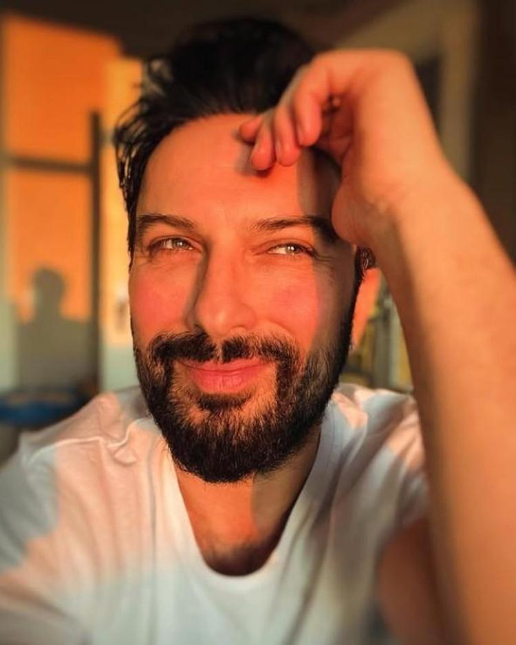 ADINI ÇİZGİ ROMANDAN ALDI