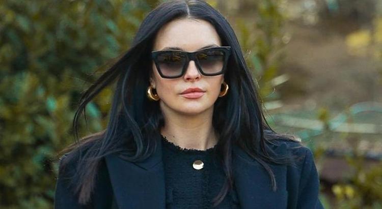 Melis Sezeni gören fotoğraf çekilmek için sıraya girdi