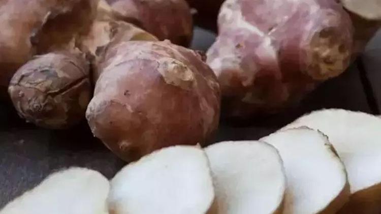 Bel, basen ve göbekten zayıflatıyor Salatasını yapıp yiyin: Metabolizma hızını yüzde 200 artırıyor