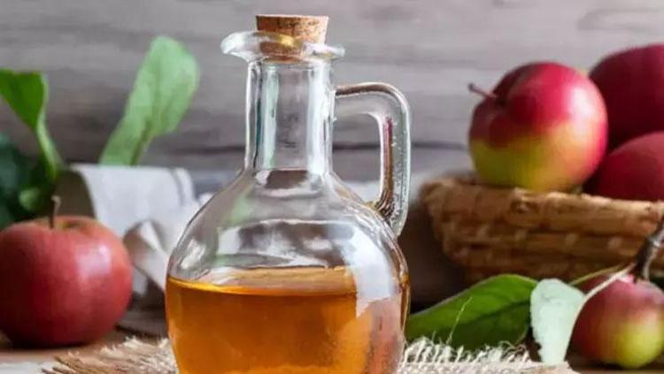 Temizlik suyuna 1 kaşık eklemek yetiyor Parkeleri ve fayansları ışıl ışıl yapıyor