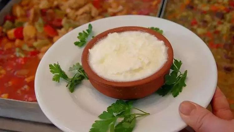 Yoğurdu tereyağı ile mayalamak gerekiyormuş Taş gibi yoğurdun sırrı bulundu