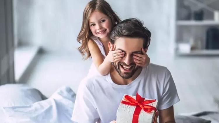 BABALAR GÜNÜ NE ZAMAN 2025