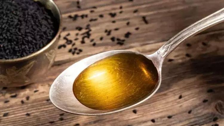 Bu yöntemle iğne ipliğe dönülüyor Her gün 1 tatlı kaşığı yetiyor: Vücuttaki yağları eritip metabolizmayı makine gibi çalıştırıyor