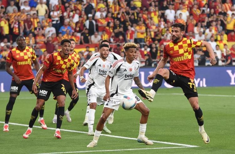 Göztepe Beşiktaş: 1-1Kara Kartal attı kaçamadı