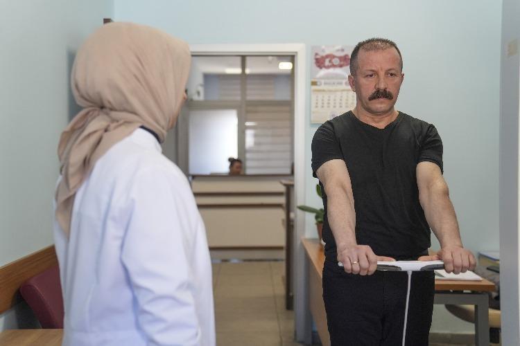 52 yaşındaki adam tam 19 kilo verdi Sırrı şok etti: Yağları cayır cayır eritiyor, meğer mum gibi erimenin sırrı buymuş