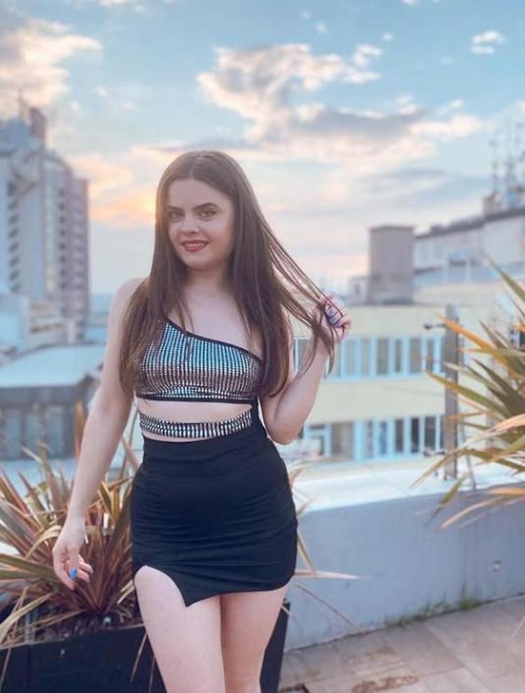 PARMAKLARIMI ISIRDIM, KAÇIP KURTULMAYA ÇALIŞTIM