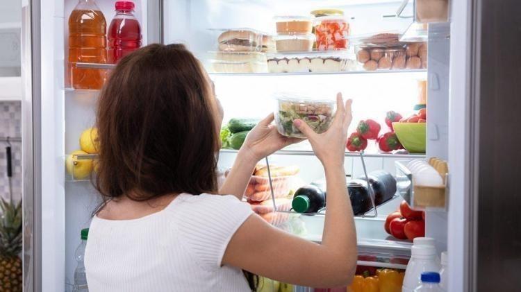 YİYECEKLERİ SOĞUTTUKTAN SONRA DOLABA KOYUN