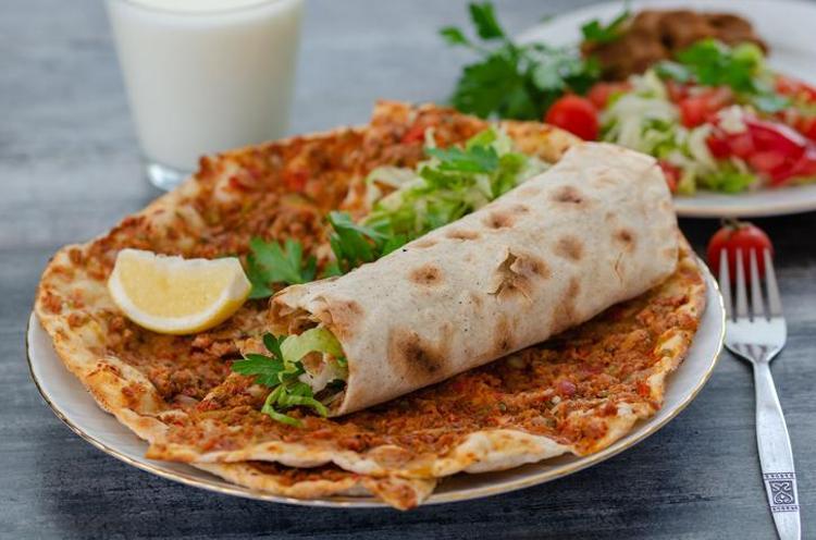 Unsuz kilo aldırmayan lahmacun tarifi Yiyen lezzetine inanamıyor, minimum kaloriyle maksimum lezzetin sırrı o detayda saklıymış